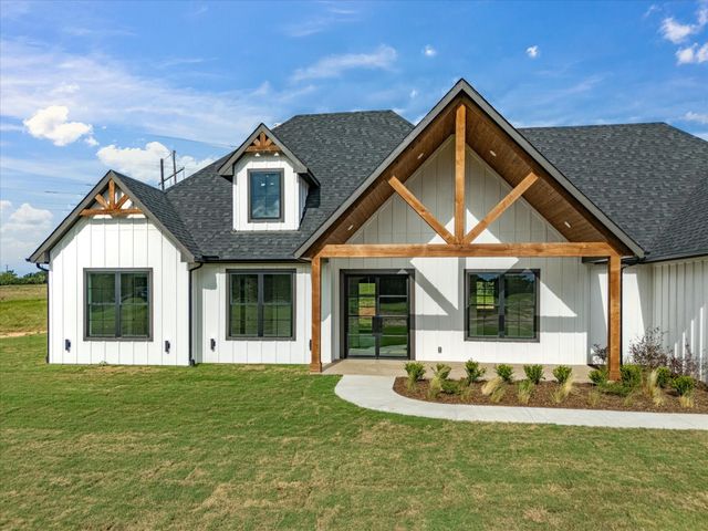 108 Bear Cat Court, Alvord, TX 76225