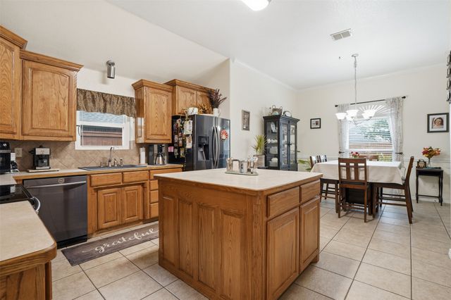 568 Willowview Drive, Saginaw, TX 76179