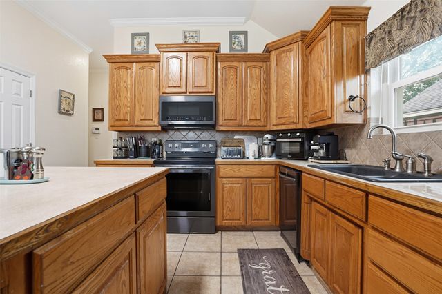 568 Willowview Drive, Saginaw, TX 76179