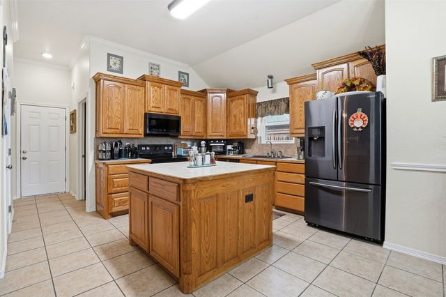 568 Willowview Drive, Saginaw, TX 76179