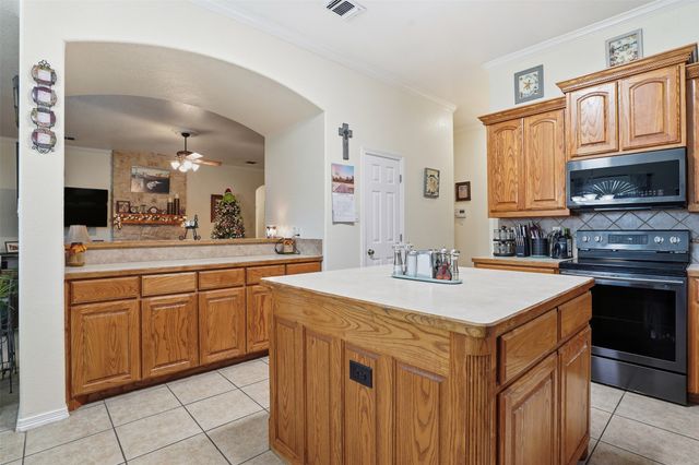 568 Willowview Drive, Saginaw, TX 76179