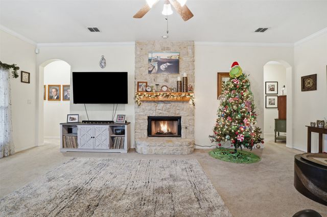 568 Willowview Drive, Saginaw, TX 76179