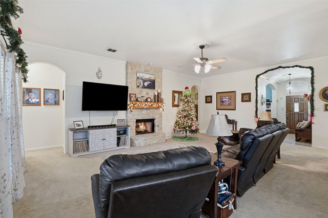 568 Willowview Drive, Saginaw, TX 76179