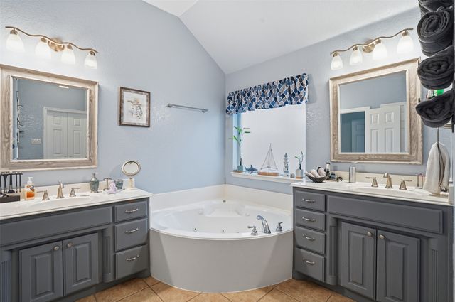 568 Willowview Drive, Saginaw, TX 76179