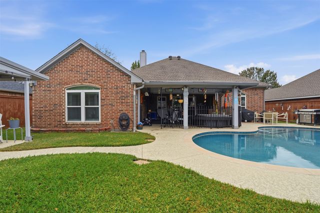 568 Willowview Drive, Saginaw, TX 76179