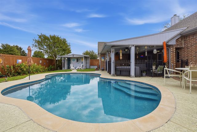 568 Willowview Drive, Saginaw, TX 76179