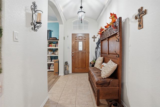 568 Willowview Drive, Saginaw, TX 76179