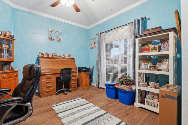 568 Willowview Drive, Saginaw, TX 76179