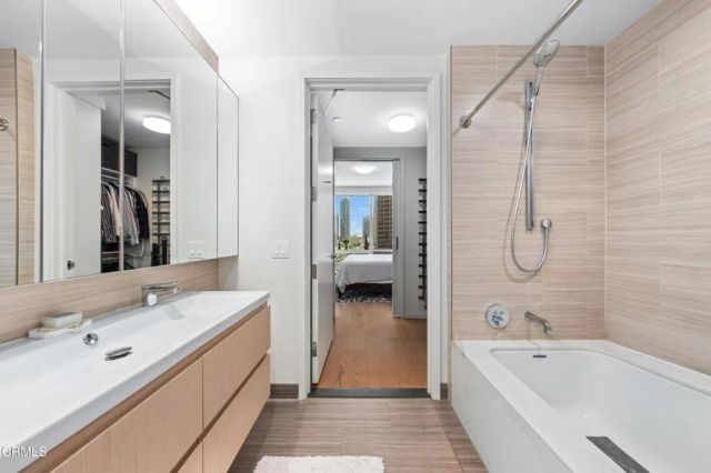 877 Francisco Street 1506, Los Angeles, CA 90015