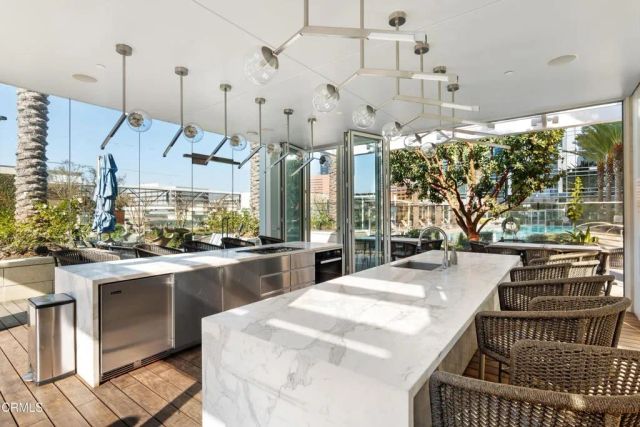 877 Francisco Street 1506, Los Angeles, CA 90015