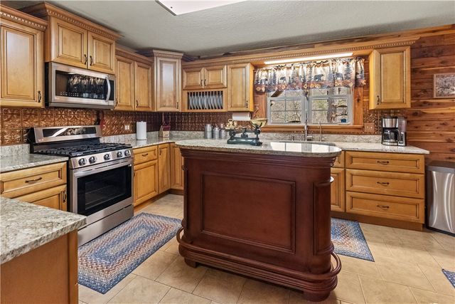 810 Marion County 4054, Harrison, AR 72601