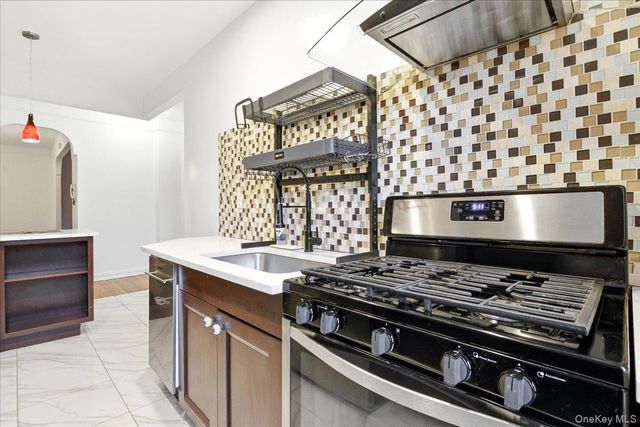 111-39 76th Road A7, Forest Hills, NY 11375