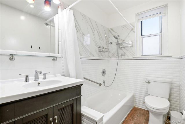 111-39 76th Road A7, Forest Hills, NY 11375