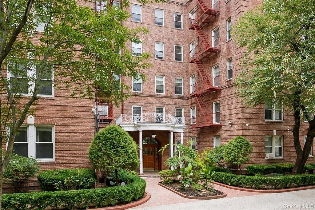 111-39 76th Road A7, Forest Hills, NY 11375