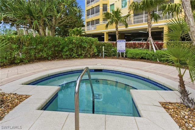 2748 Tiburon BLVD E C404, Naples, FL 34109
