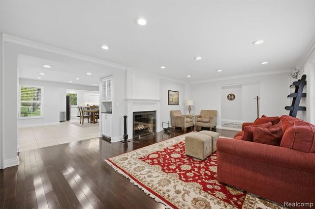 26296 Franklin Court, Franklin, MI 48025
