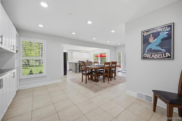 26296 Franklin Court, Franklin, MI 48025