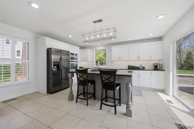 26296 Franklin Court, Franklin, MI 48025