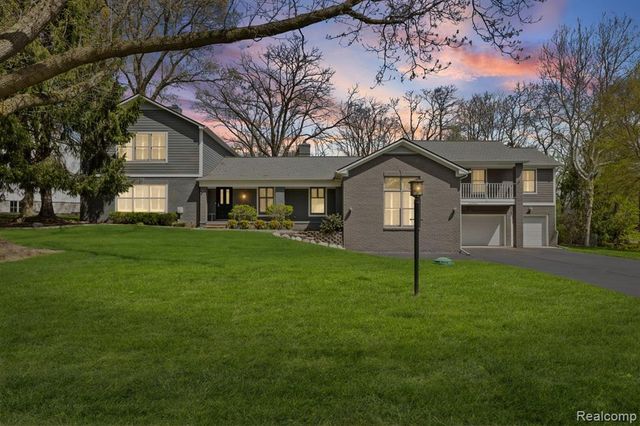 26296 Franklin Court, Franklin, MI 48025