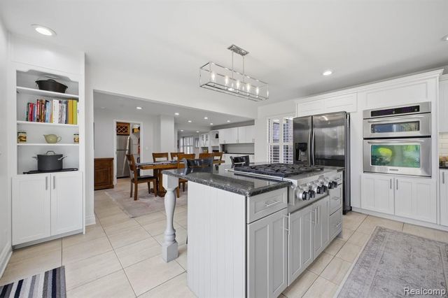 26296 Franklin Court, Franklin, MI 48025
