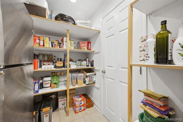 26296 Franklin Court, Franklin, MI 48025