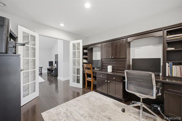 26296 Franklin Court, Franklin, MI 48025