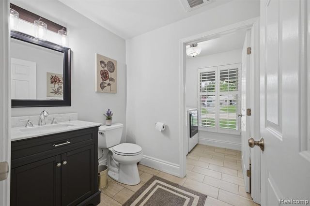 26296 Franklin Court, Franklin, MI 48025