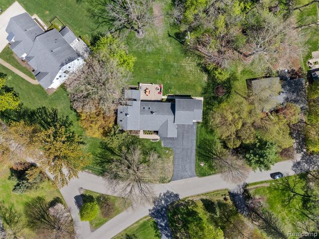 26296 Franklin Court, Franklin, MI 48025