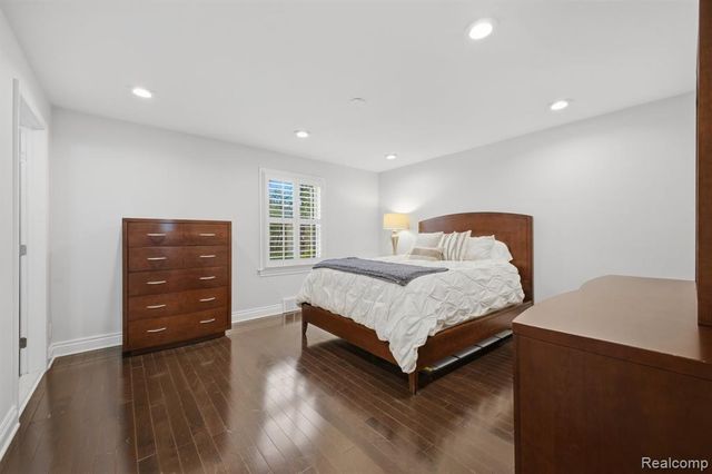 26296 Franklin Court, Franklin, MI 48025