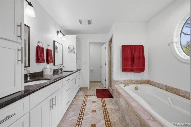 26296 Franklin Court, Franklin, MI 48025