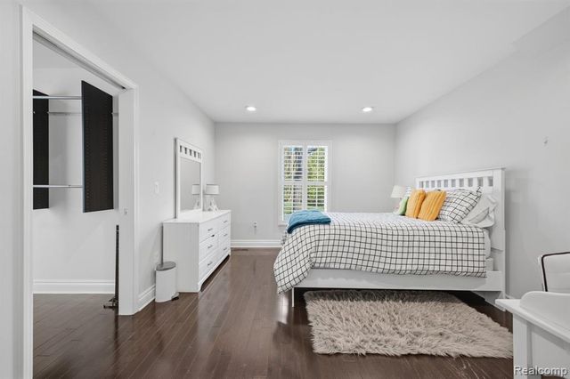 26296 Franklin Court, Franklin, MI 48025