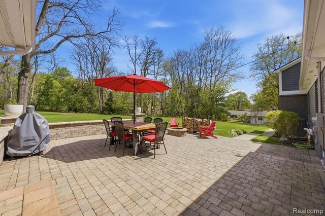26296 Franklin Court, Franklin, MI 48025