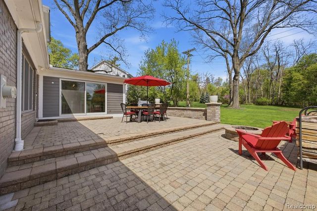 26296 Franklin Court, Franklin, MI 48025