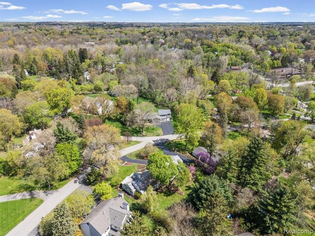 26296 Franklin Court, Franklin, MI 48025