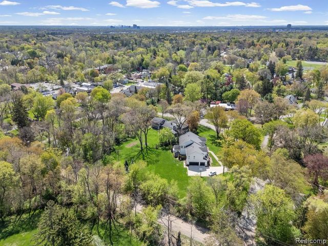 26296 Franklin Court, Franklin, MI 48025