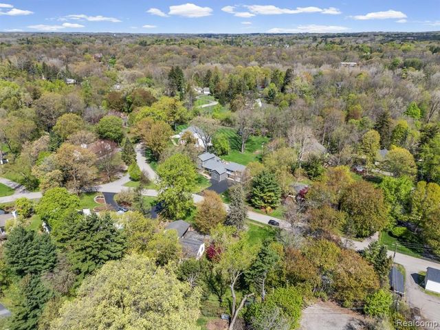 26296 Franklin Court, Franklin, MI 48025