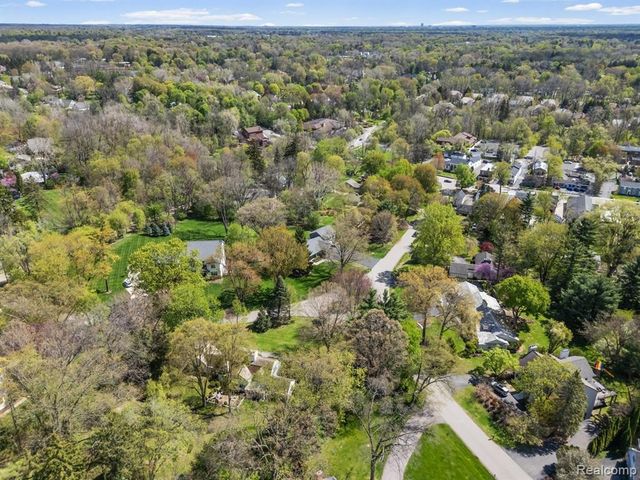 26296 Franklin Court, Franklin, MI 48025
