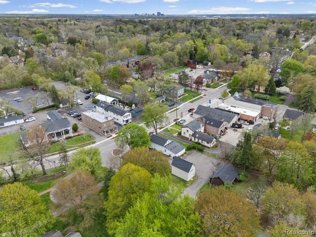 26296 Franklin Court, Franklin, MI 48025