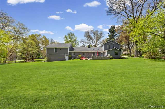 26296 Franklin Court, Franklin, MI 48025