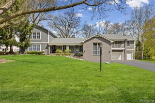 26296 Franklin Court, Franklin, MI 48025