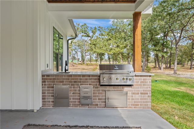 5529 Woodland Park Drive, College Station, TX 77845