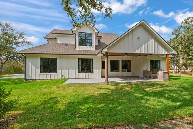 5529 Woodland Park Drive, College Station, TX 77845