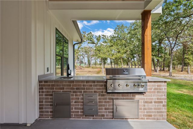 5529 Woodland Park Drive, College Station, TX 77845