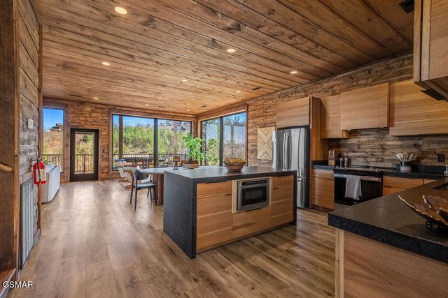 545 Edgewood Drive, Gatlinburg, TN 37738