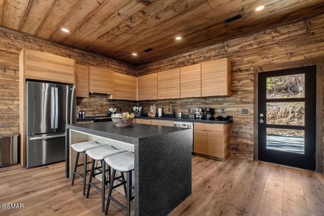 545 Edgewood Drive, Gatlinburg, TN 37738