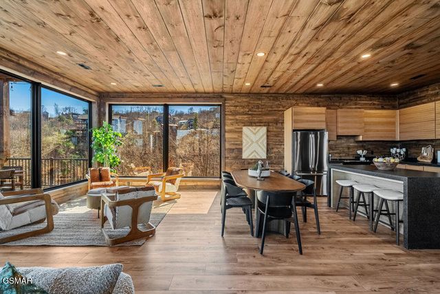 545 Edgewood Drive, Gatlinburg, TN 37738