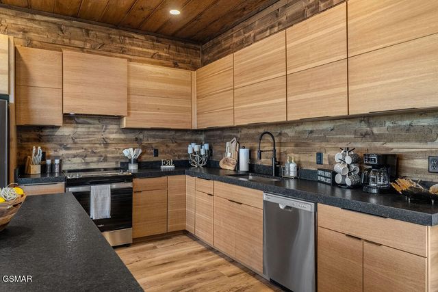 545 Edgewood Drive, Gatlinburg, TN 37738