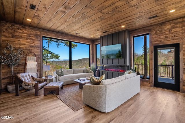 545 Edgewood Drive, Gatlinburg, TN 37738