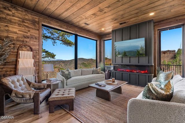 545 Edgewood Drive, Gatlinburg, TN 37738