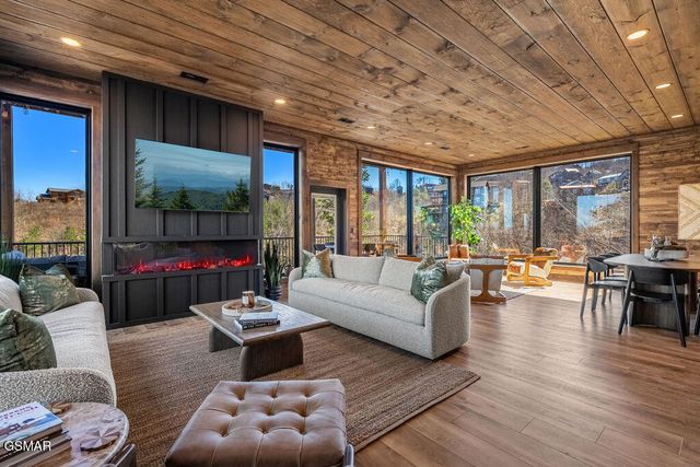 545 Edgewood Drive, Gatlinburg, TN 37738